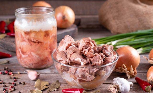 Рецепты вкусной тушенки из говядины, свинины и курицы, которую можно хранить без холодильника 