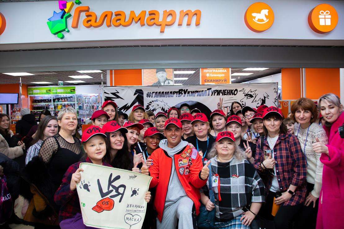 автограф-сессия Кирилла Туриченко