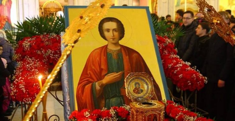 День памяти великомученика и целителя Пантелеимона отмечают в православии 9 августа 2023 года 