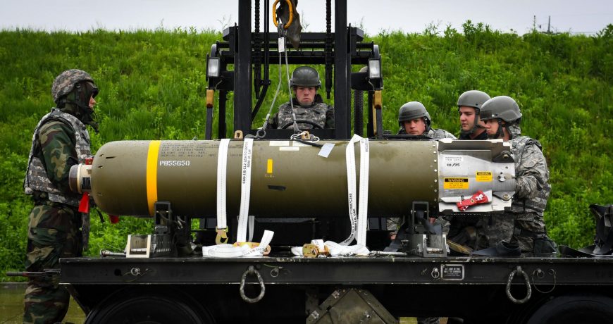 Не оставили выбора: Шойгу заявил, РФ может изменить решение по кассетным снарядам