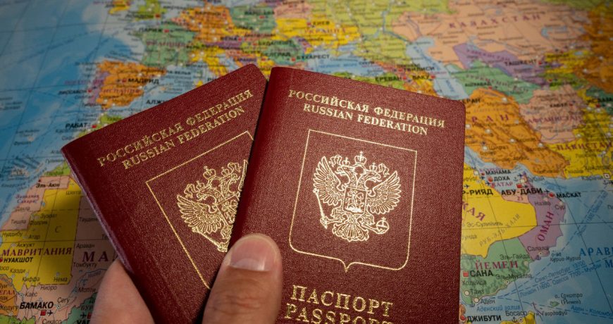 Оголтелая русофобия: Латвия собирается лишить дома тысячи российских граждан