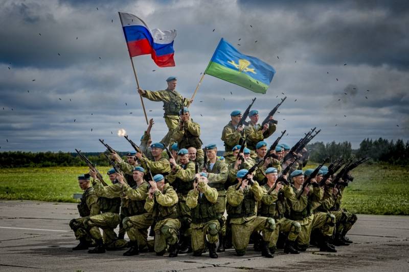 С Днем ВДВ! Новые открытки и поздравления для героев 2 августа