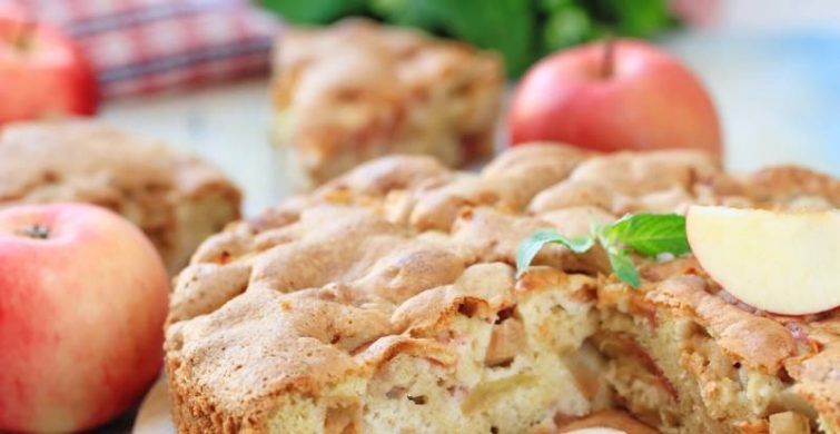 Шарлотка с яблоками в духовке: рецепты с фото 