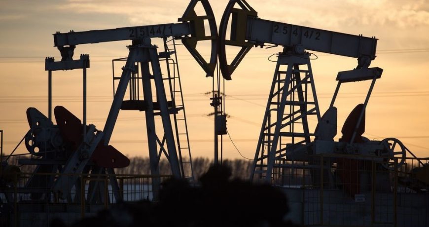 Цены на нефть 1 сентября прервут двухнедельный спад из-за сокращения поставок на рынок