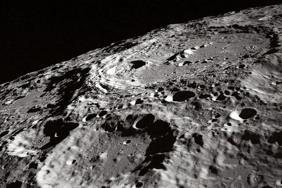 Некоторый лунный реголит лучше подходит для жизни за счет земли на Луне