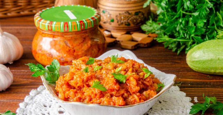 Закрутки с майонезом на зиму: салаты из кабачков и баклажанов, овощная икра с майонезом и закуски из грибов 