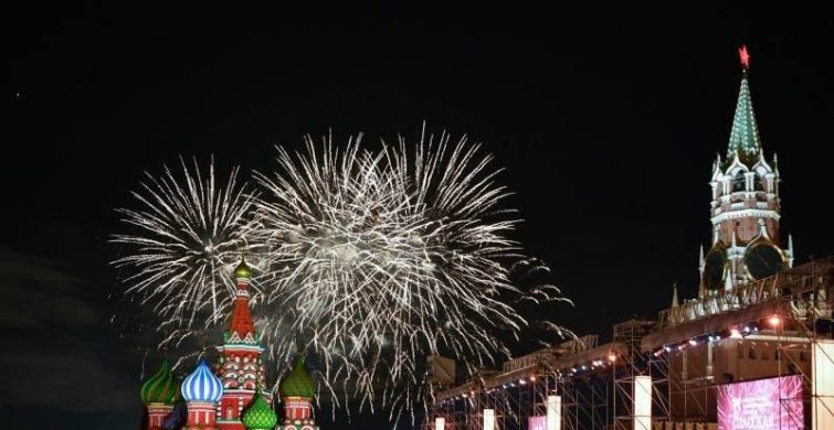 Красивый салют на День города Москвы прогремел 9 сентября 2023 года 