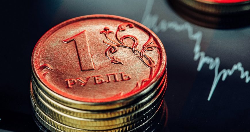 Как курс рубля отреагирует на события в мире и чего ждут экономисты от валютного рынка