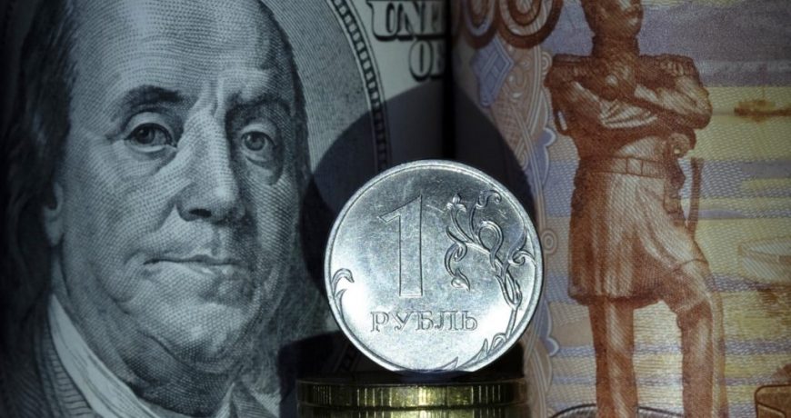 Каким будет курс рубля на следующей неделе: что влияет на рынок
