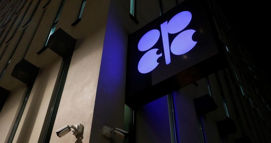 ОПЕК+ сбалансирует нефтяной рынок при эскалации на Ближнем Востоке, уверен Шульгинов