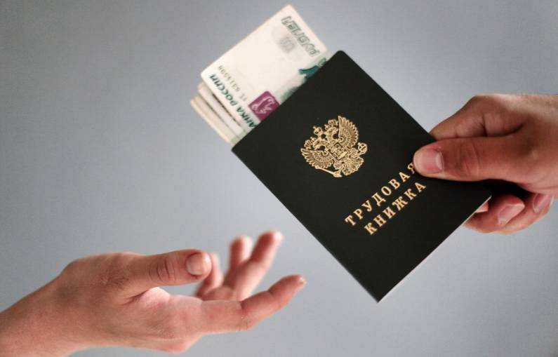 Работодатели внепланово повысят зарплаты: Кому заплатят больше в России, рассказали специалисты