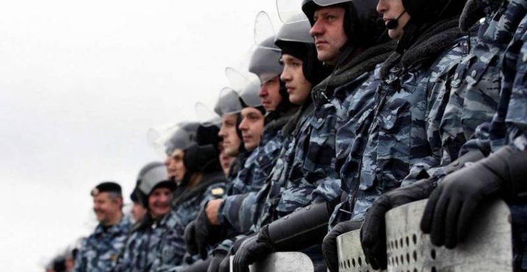В России день ОМОНА отмечают 3 октября ежегодно 