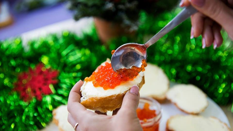 Чтобы потом не переплачивать: какие продукты к Новому году нужно купить уже сейчас