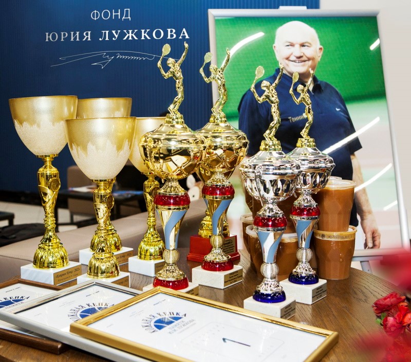 Любителей тенниса на турнире «Кожаная Кепка» приветствует Фонд Юрия Лужкова