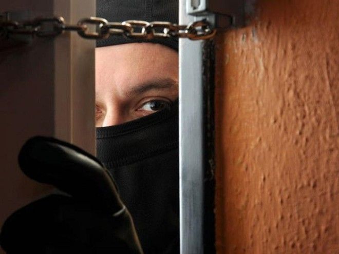Метки воров на калитках частных домов и других предметах собственности, указывающие на состоятельность владельцев